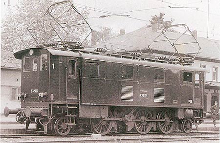 Electric locomotive E 32 (3-RAIL AC)<br /><a href='images/pictures/Roco/69850.jpg' target='_blank'>Full size image</a>